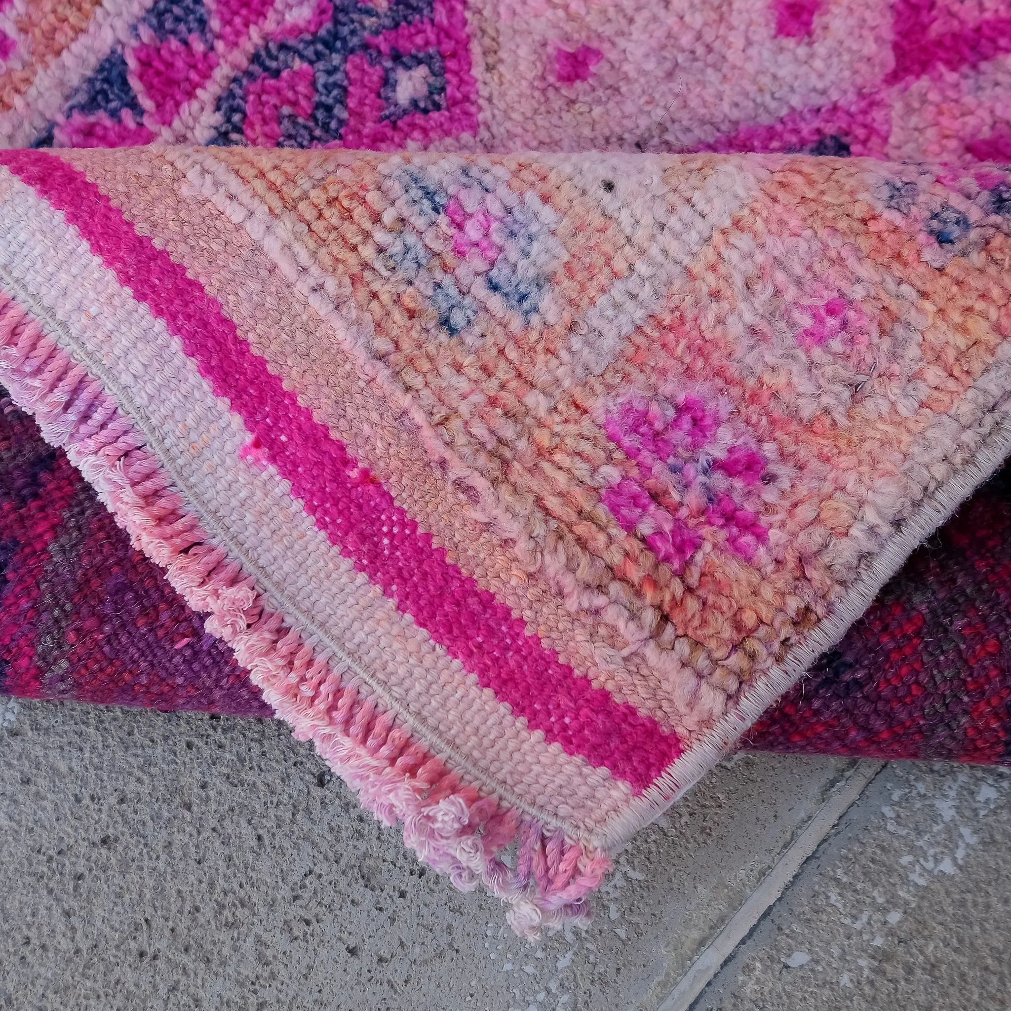 4090 Handwoven Vintage Rug 2'7x12'7