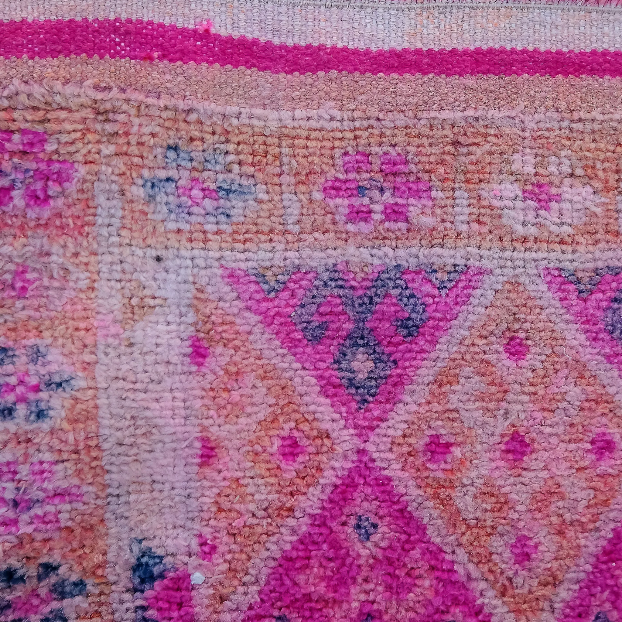 4090 Handwoven Vintage Rug 2'7x12'7