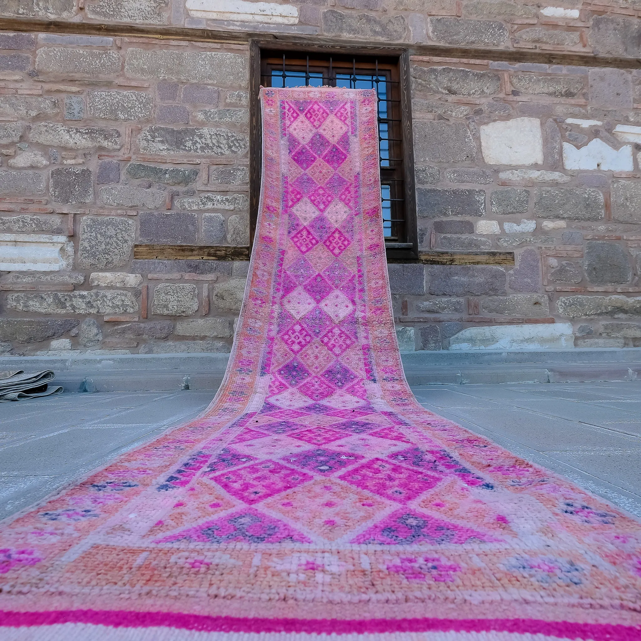 4090 Handwoven Vintage Rug 2'7x12'7