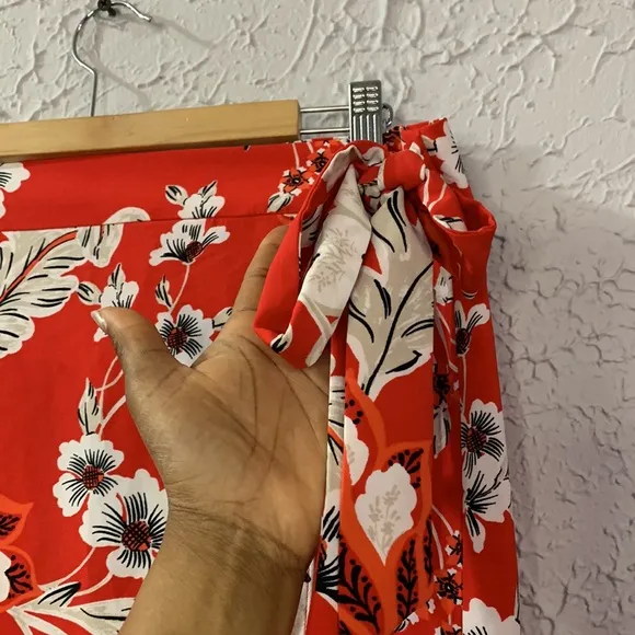 Ann Taylor Factory NWT Floral Skirt Red White 16 Wrap Waist Button Tie Tropical