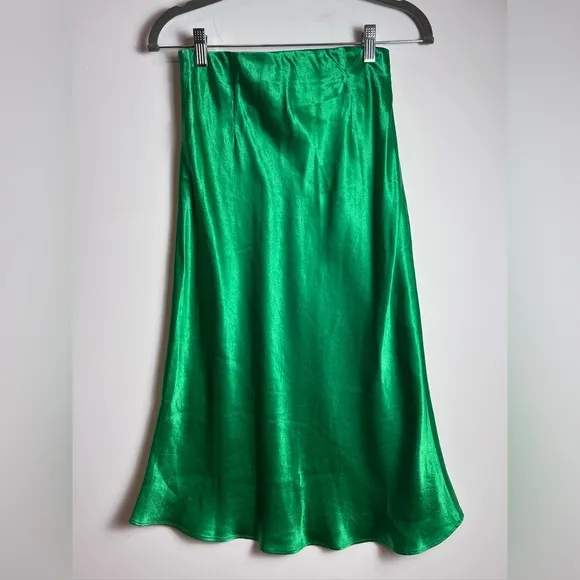 Aritzia Babaton midi Skirt green  size 2