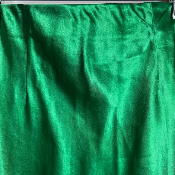 Aritzia Babaton midi Skirt green  size 2