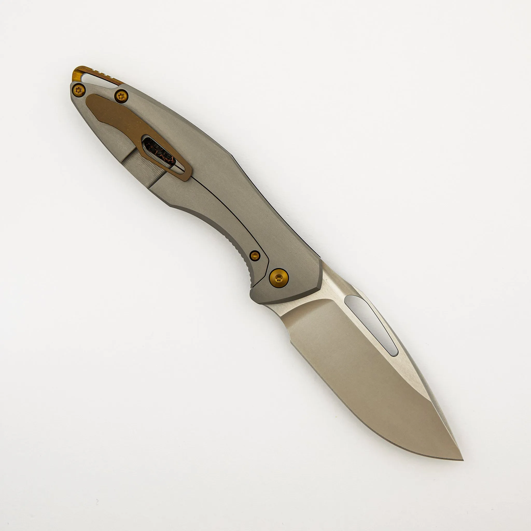 Arius - Non-Flipper - 2022 Blade Show Exclusive - Woven Copper Carbon Fiber Handle