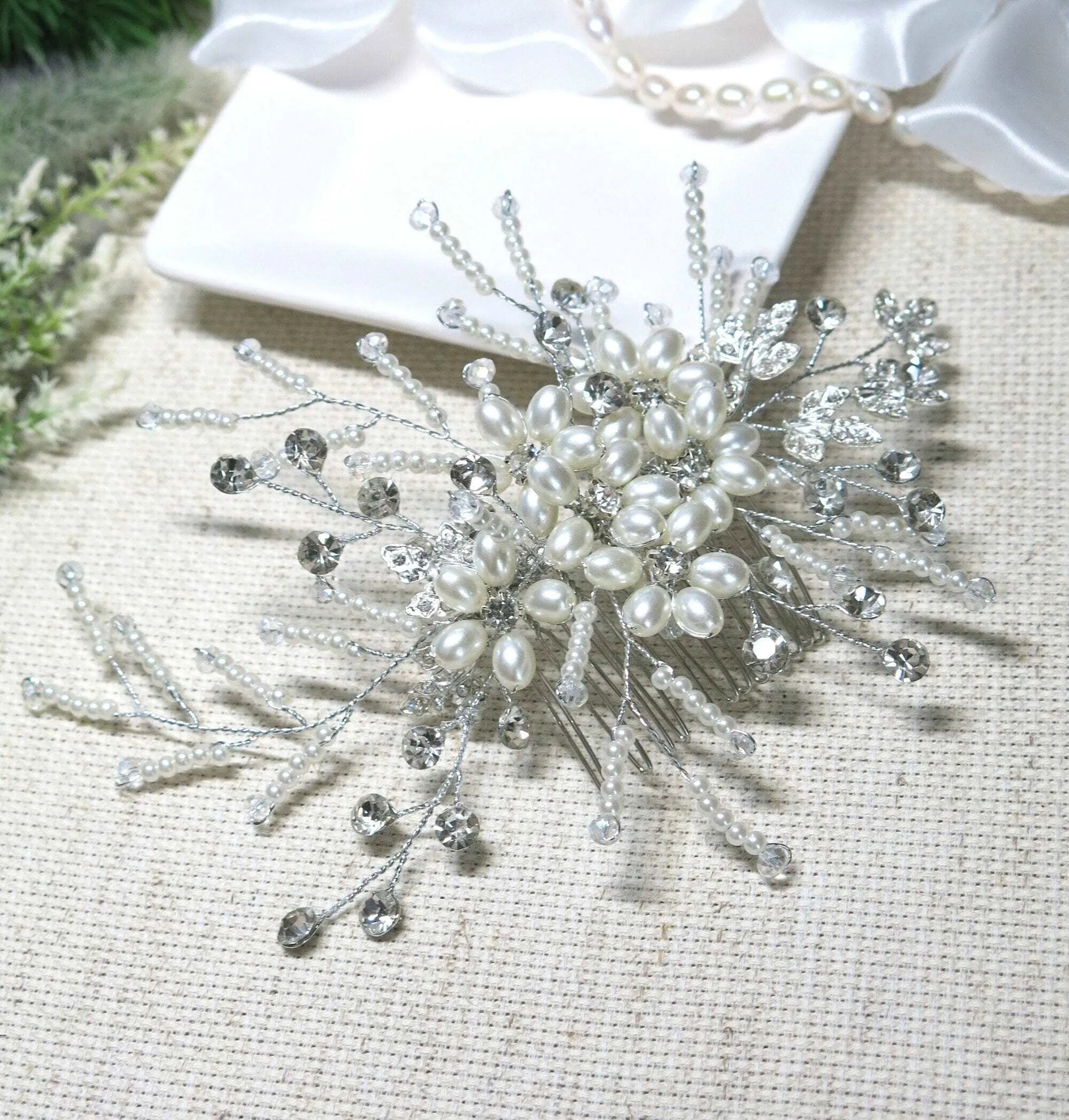 Bridal Oval Pearl Flower Hair Comb, Wedding Pearl Hair Piece, White Pearl Floral Bridesmaid Hair Accessory