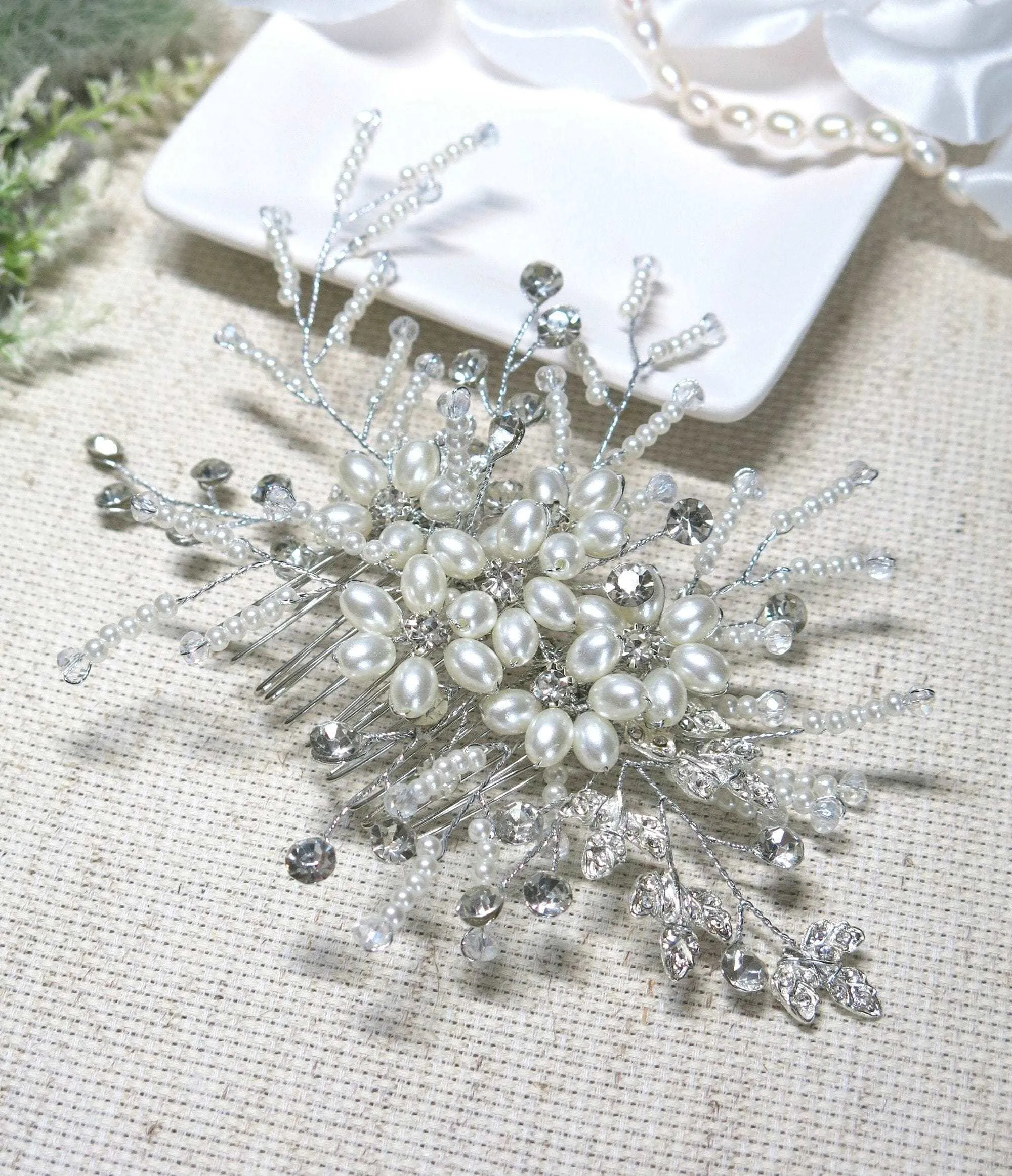 Bridal Oval Pearl Flower Hair Comb, Wedding Pearl Hair Piece, White Pearl Floral Bridesmaid Hair Accessory