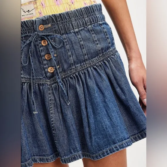 Buttoned Ruffled Mini Denim Skirt
