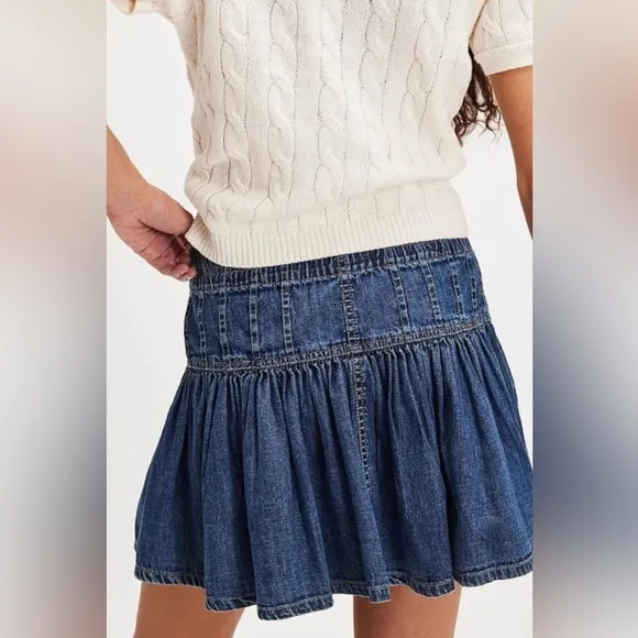 Buttoned Ruffled Mini Denim Skirt