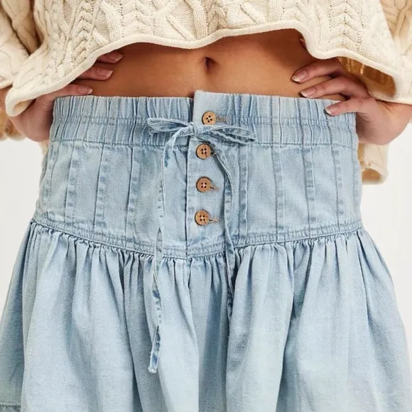 Buttoned Ruffled Mini Denim Skirt