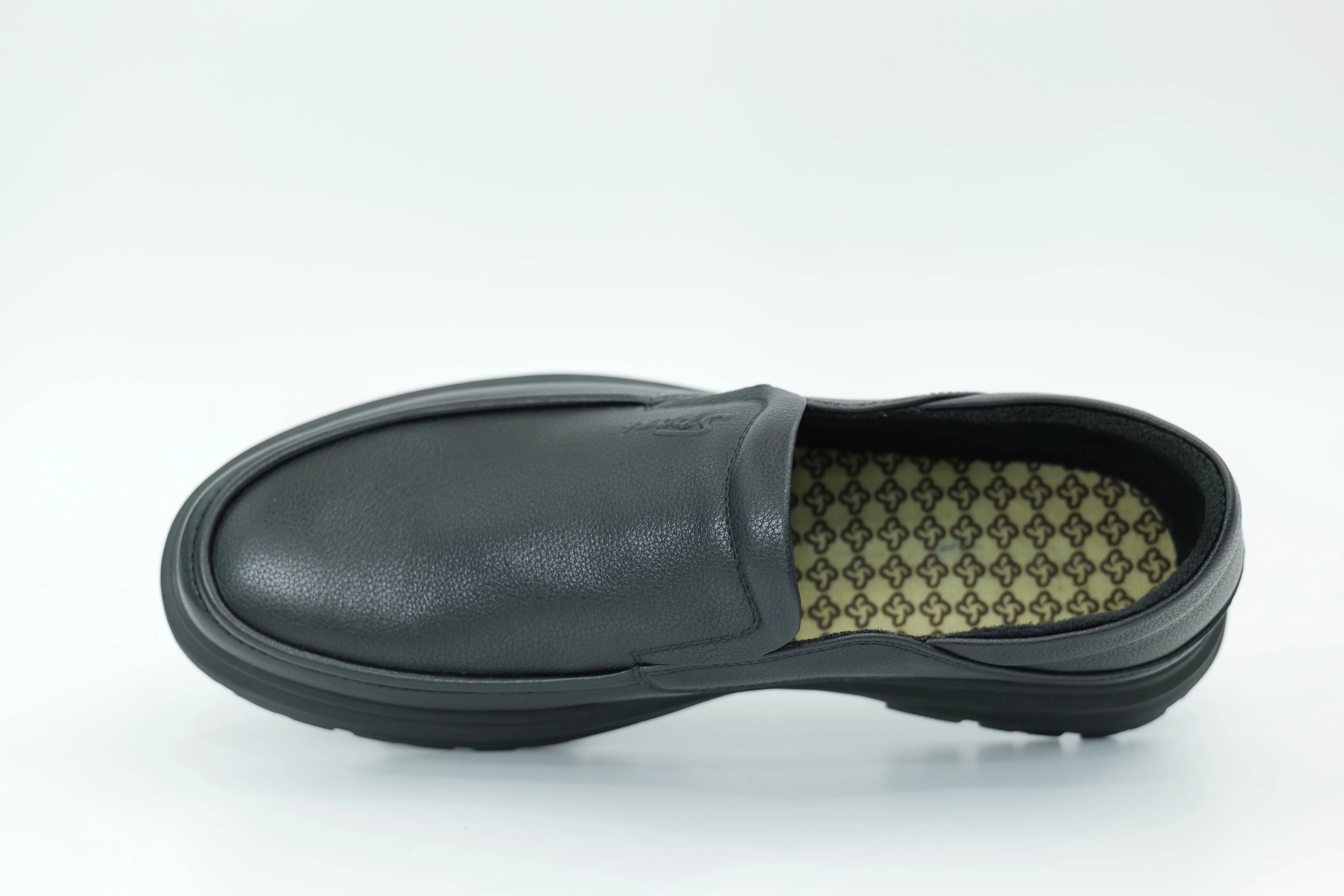 Casual shoes