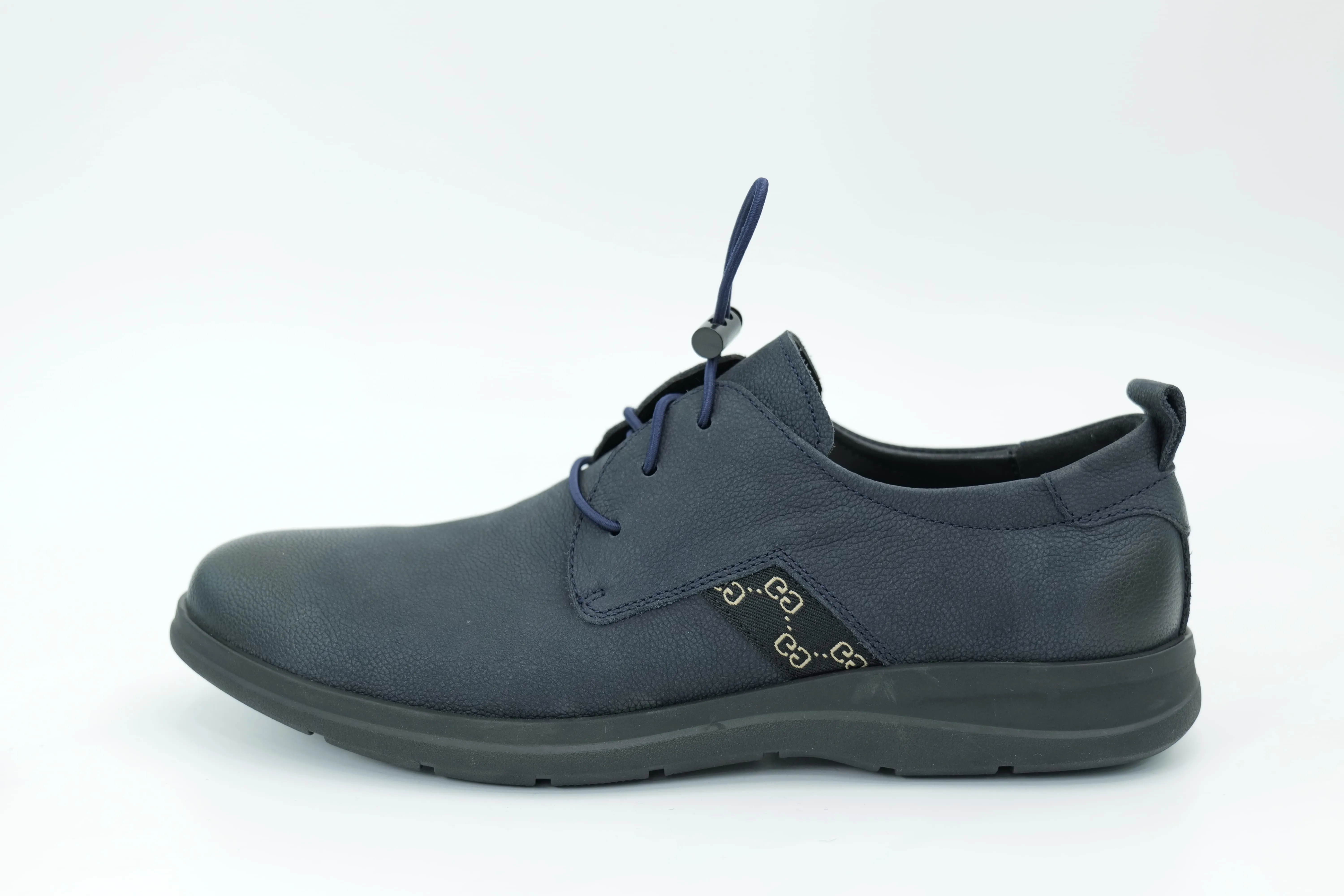 Casual shoes