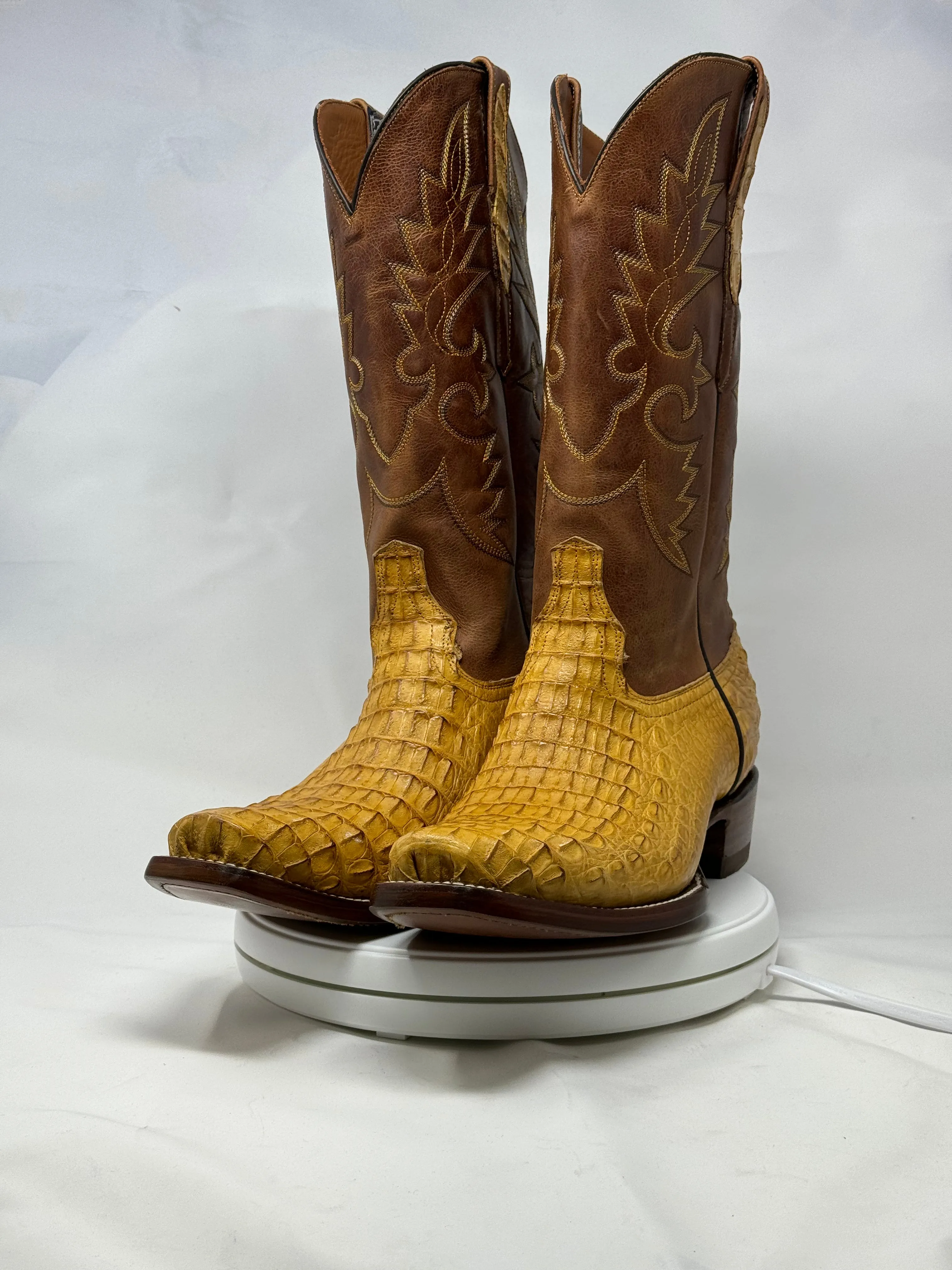 DJ2059 | Don Juan Boots Men's Caiman Back Buttercup Diamond Toe