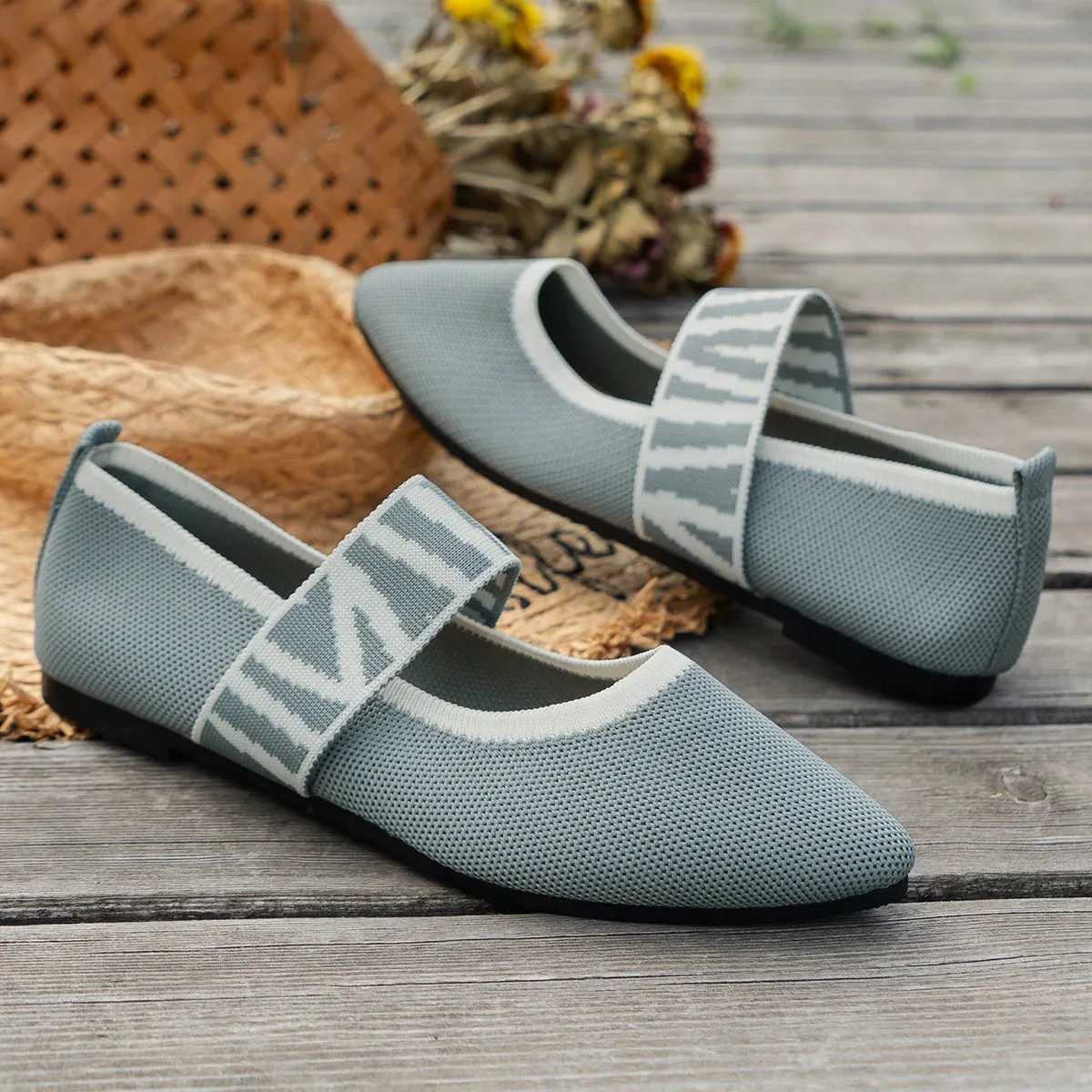 ELANIA CUSHION FLATS