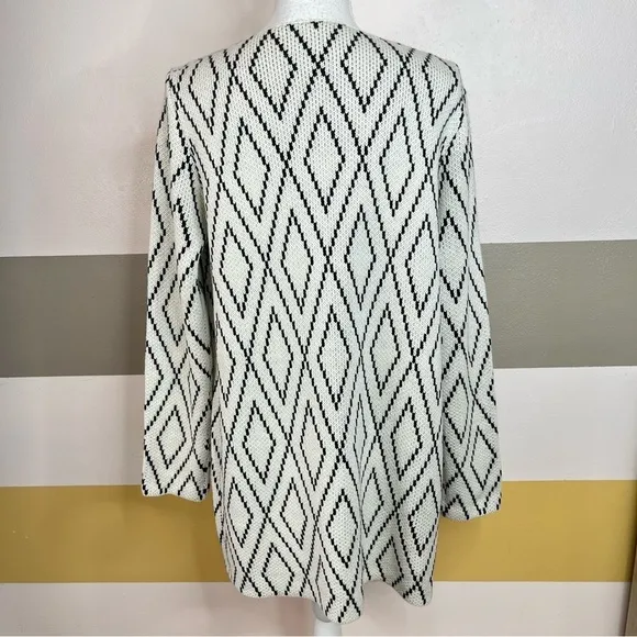 Escio Anthropologie White Black Diamond Business Casual Knit Statement Cardigan