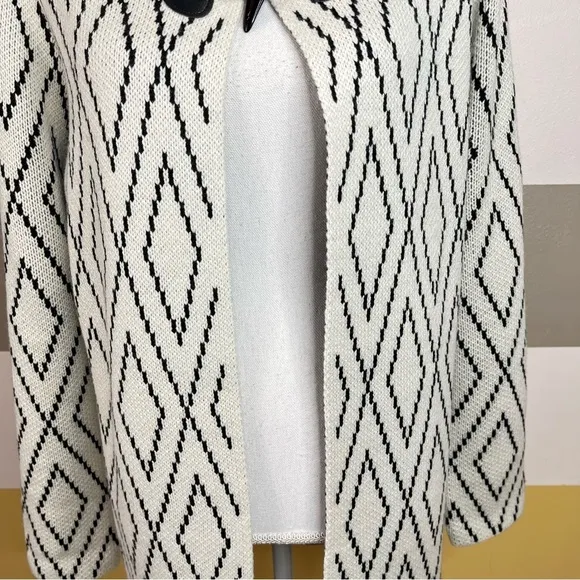 Escio Anthropologie White Black Diamond Business Casual Knit Statement Cardigan