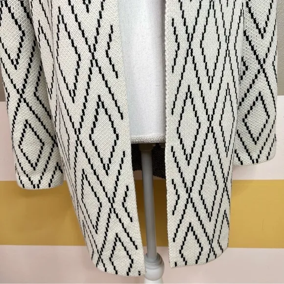 Escio Anthropologie White Black Diamond Business Casual Knit Statement Cardigan