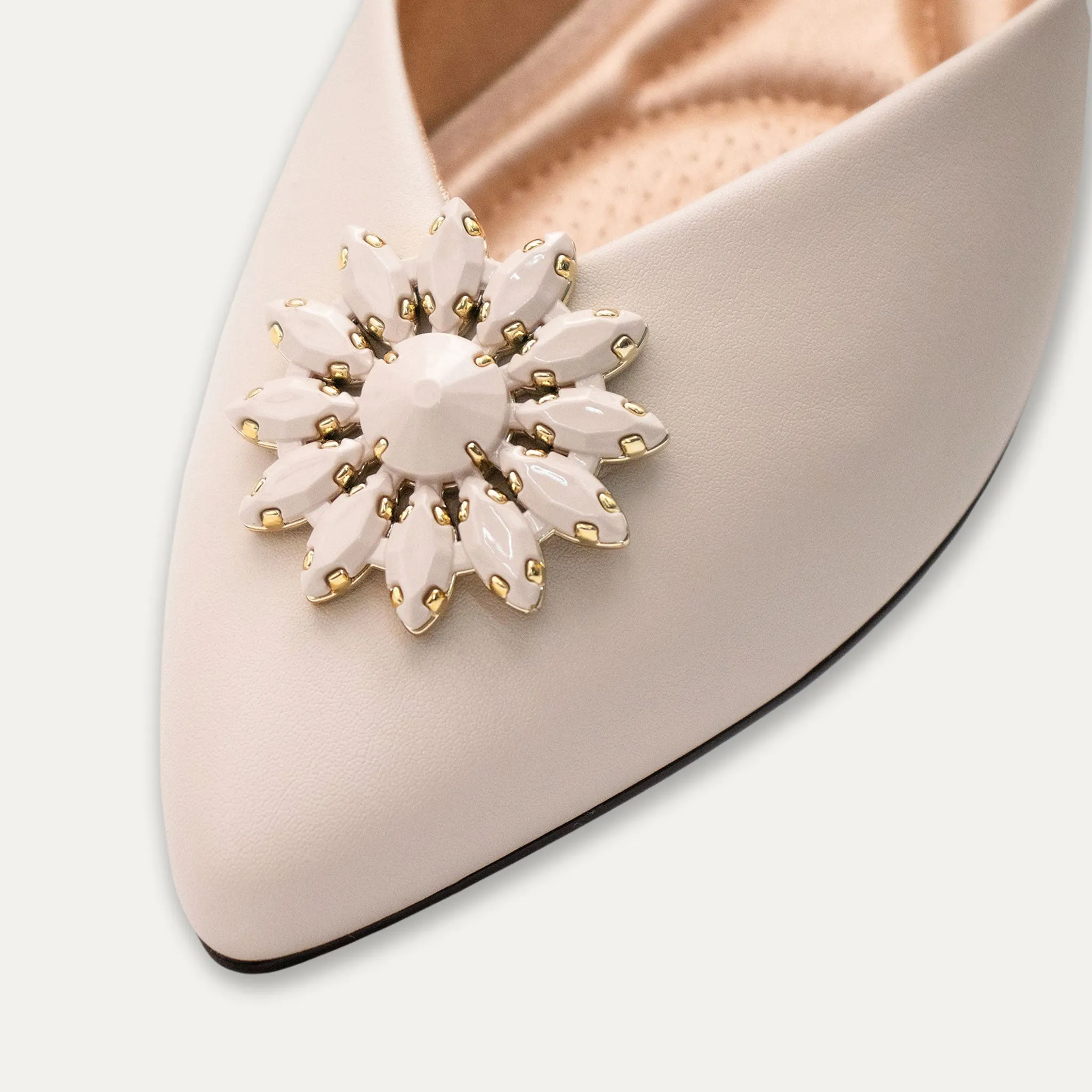 Estela Off-White Pointed Toe Flats