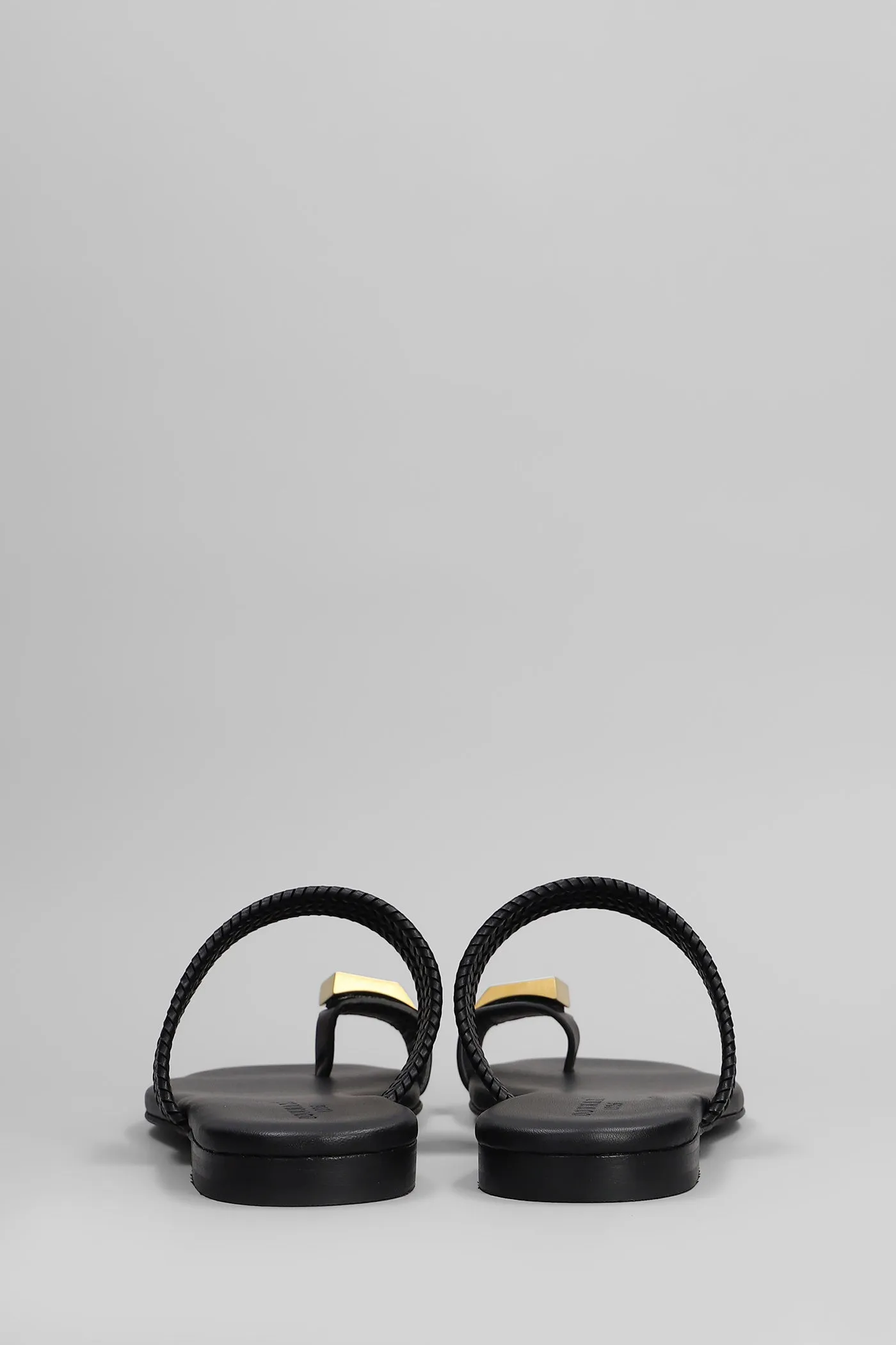 Flats in black leather