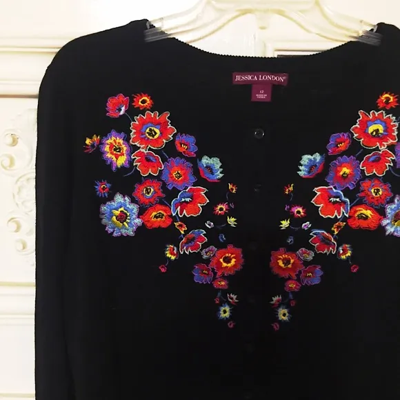 🌹Gorgeous Black Embroidery Floral Button Cardigan