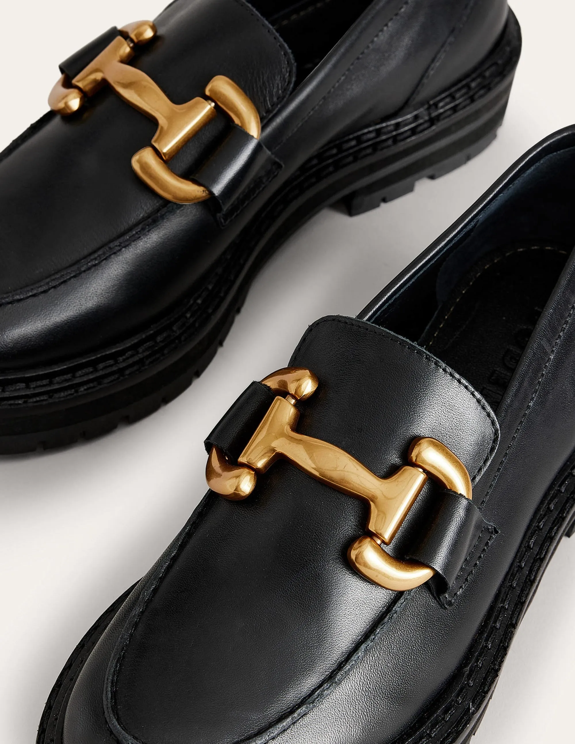 Iris Loafer mit breiter Sohle und Trensendetail-Schwarz Boxcalf-Leder