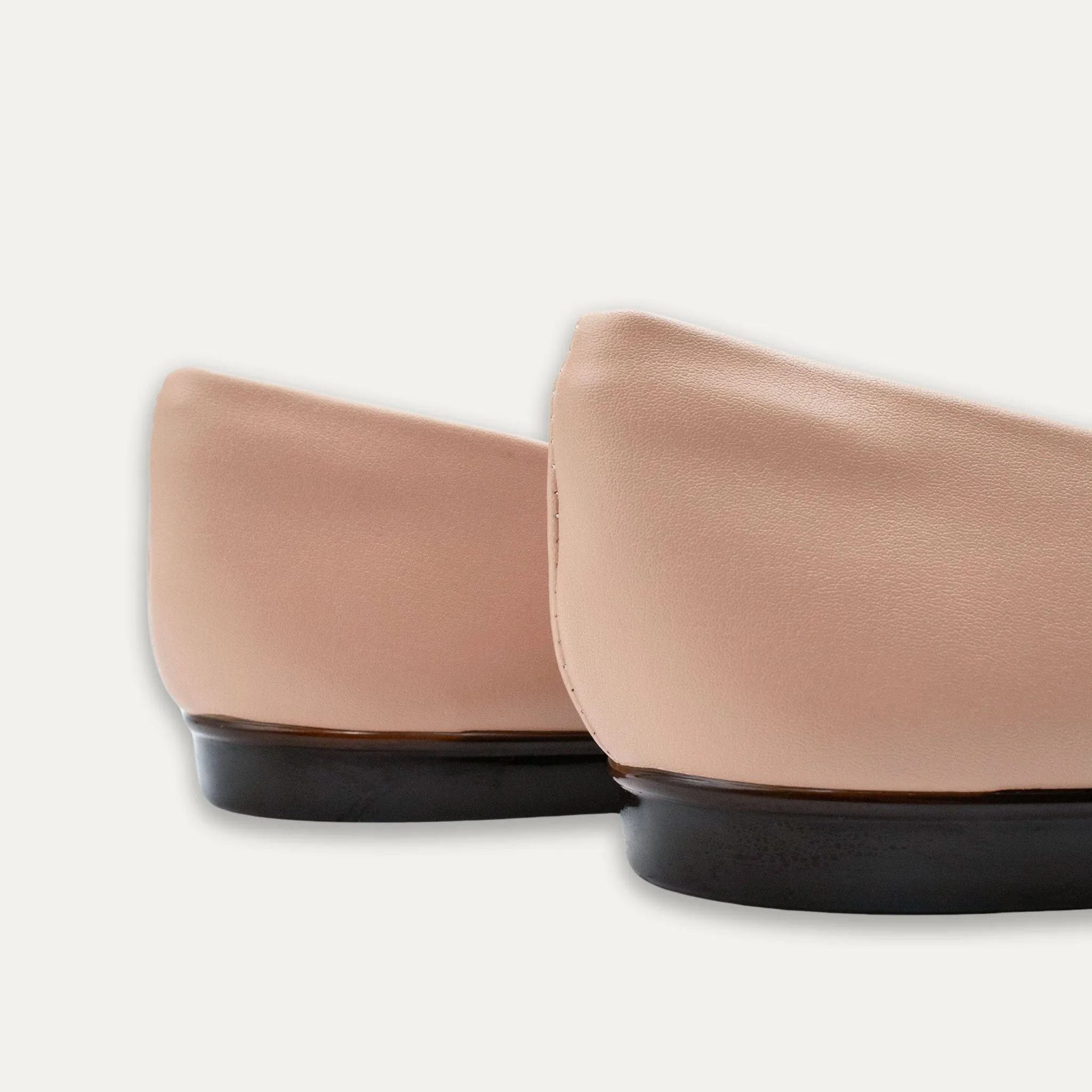 Josefina Pele Pointed Toe Flats