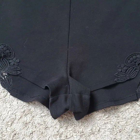 (P) Pies and needles Women short  lightweight casual black sz M