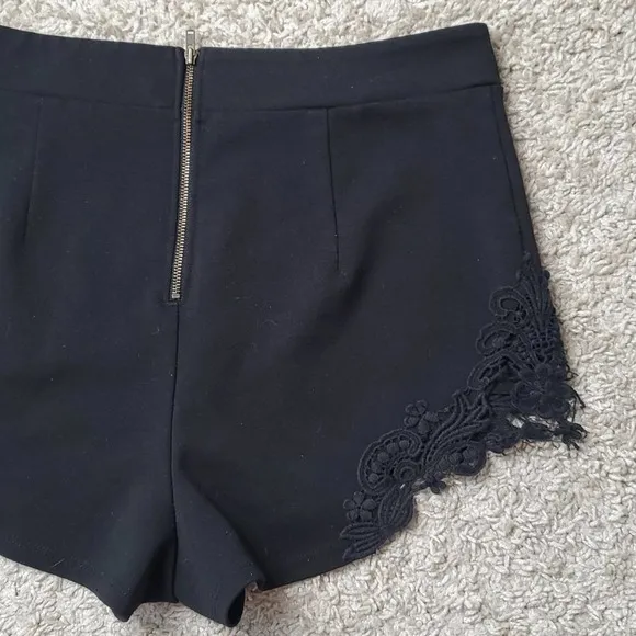 (P) Pies and needles Women short  lightweight casual black sz M