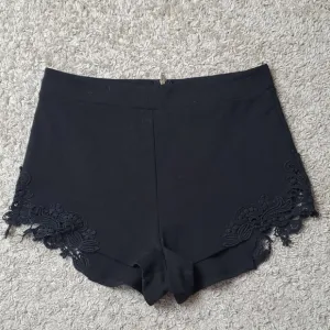 (P) Pies and needles Women short  lightweight casual black sz M