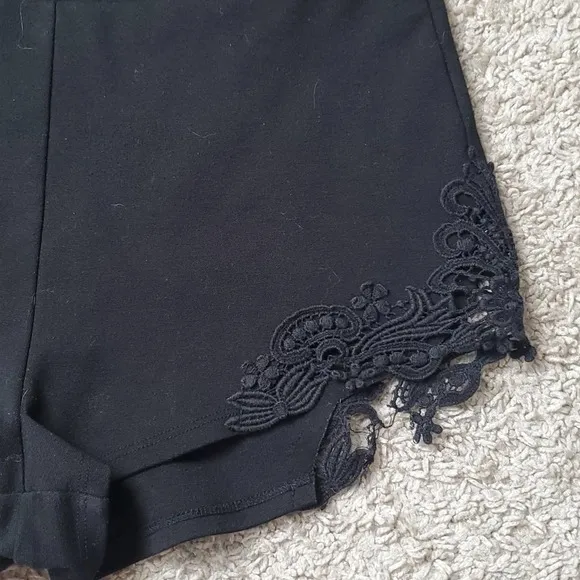 (P) Pies and needles Women short  lightweight casual black sz M