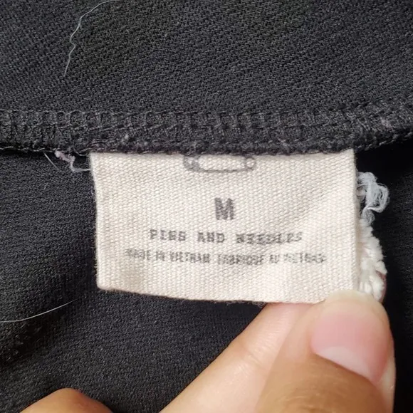 (P) Pies and needles Women short  lightweight casual black sz M