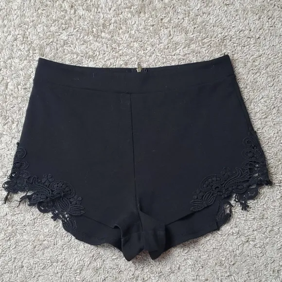 (P) Pies and needles Women short  lightweight casual black sz M