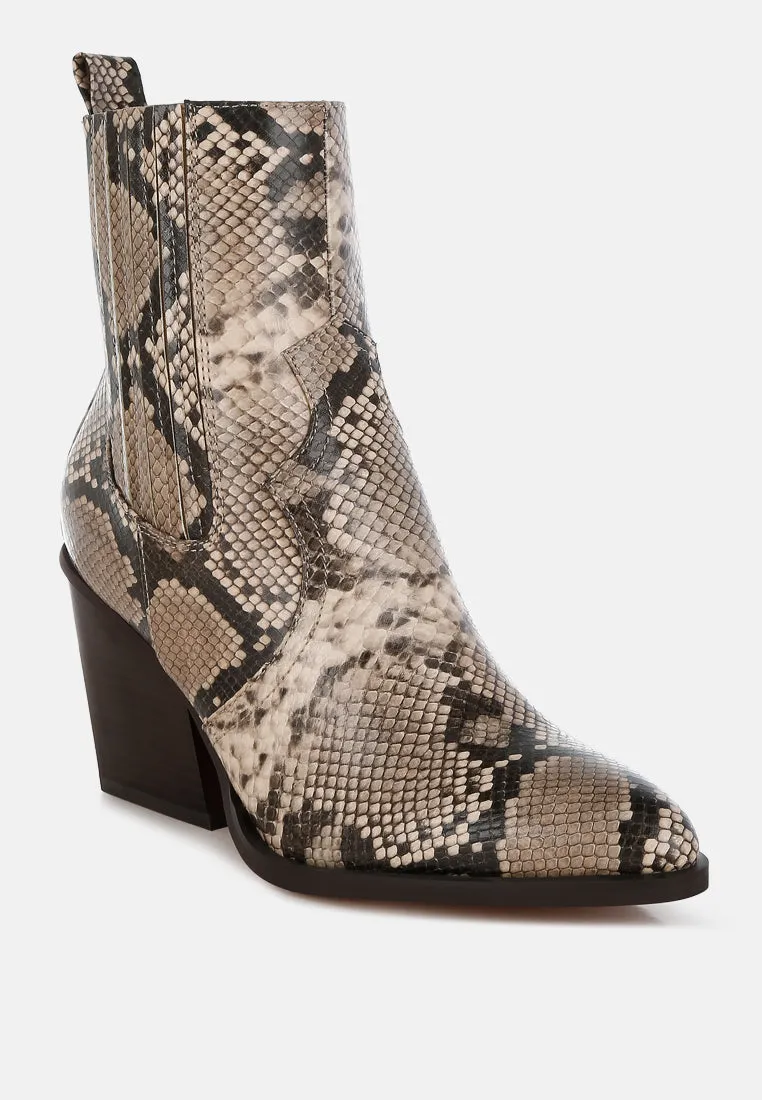 Pointed Toe Ankle Boots


 By RUW
