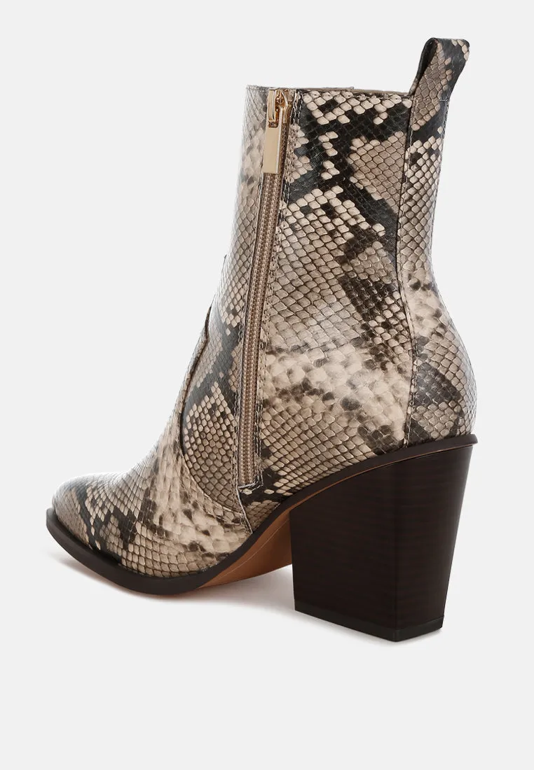 Pointed Toe Ankle Boots


 By RUW