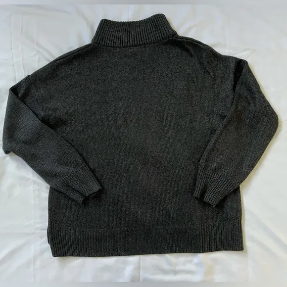 Rare Brazilian Le Lis Blanc Women’s La Femme Intuitive Sweater. Size M