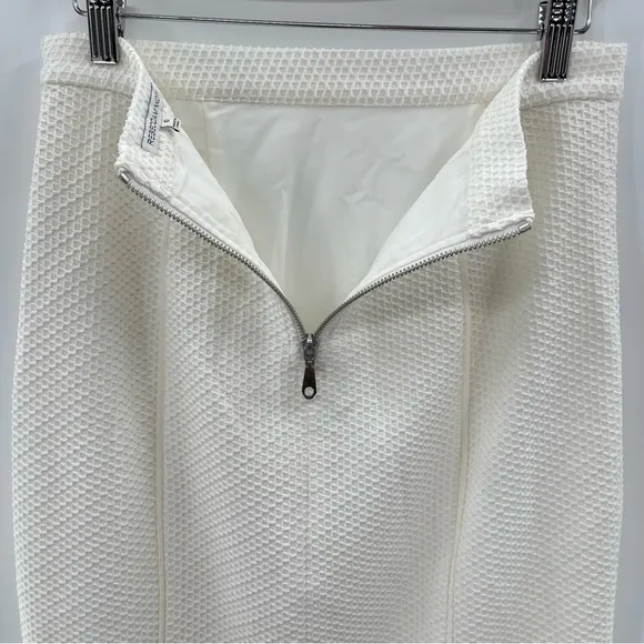 Rebecca Minkoff Della White Textured Preppy Business Casual Elegant Skirt Size 6