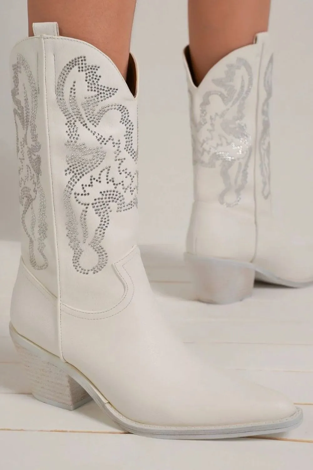 Rhinestone Detail Point Toe Western Boots
