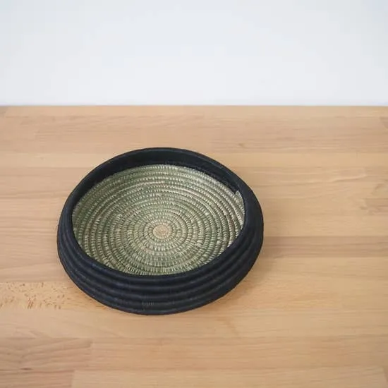 Shallow Fruit Bowl: Black
