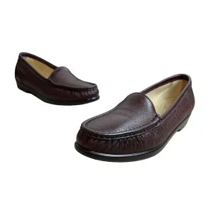 Simplify Women's Red Slip On Comfort Loafers Sz 8.5 Narrow- NWB