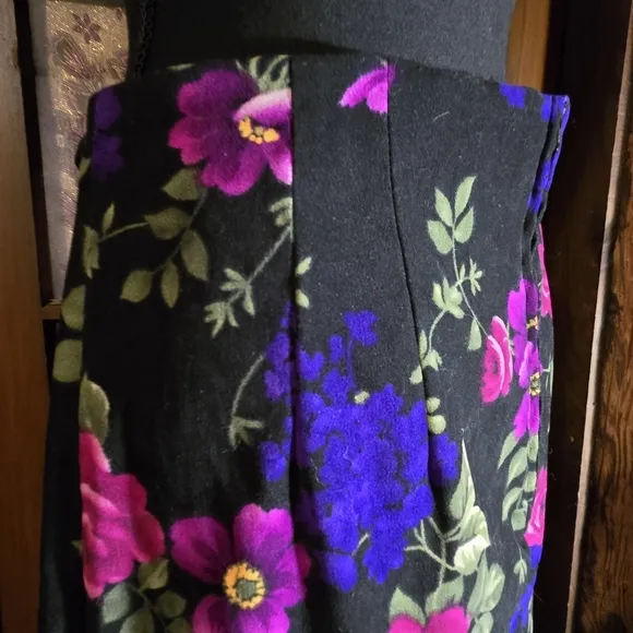 Striking Multicolored pencil maxi skirt, perfect for casual wear
