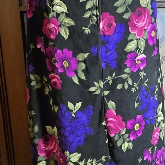 Striking Multicolored pencil maxi skirt, perfect for casual wear