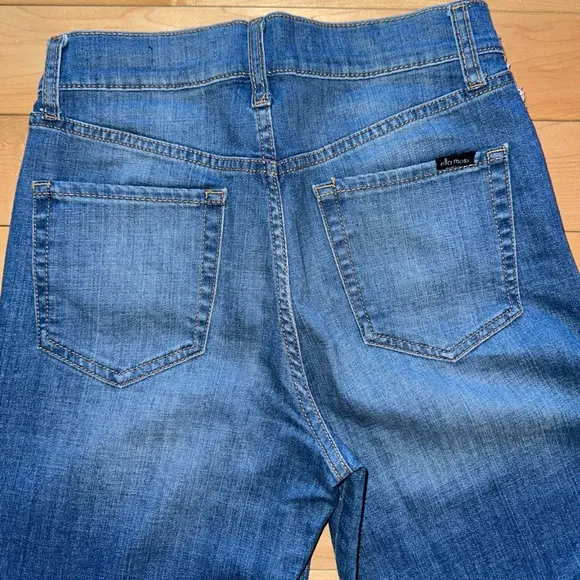 Stylish Blue Wide-Leg Jeans