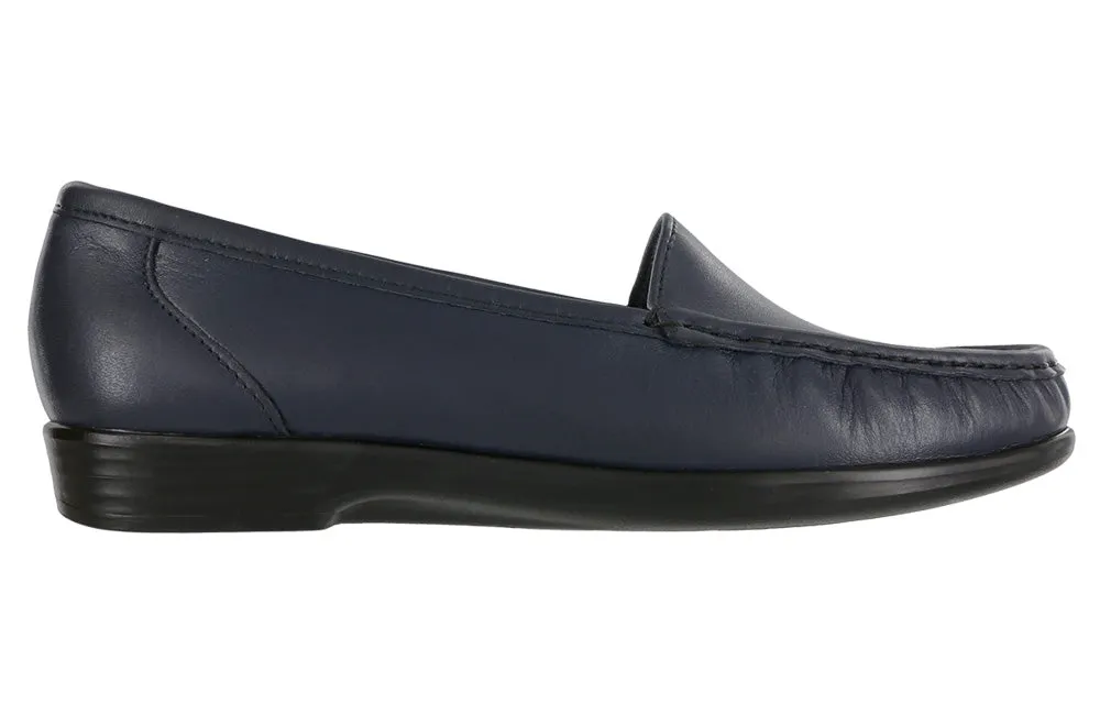 Women's Simplify Slip On Loafer in Navy
