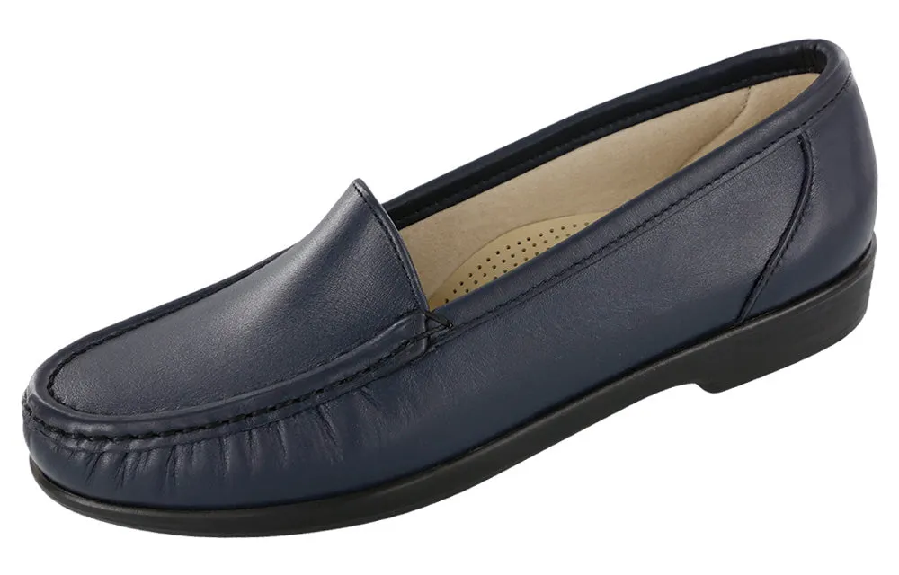 Women's Simplify Slip On Loafer in Navy
